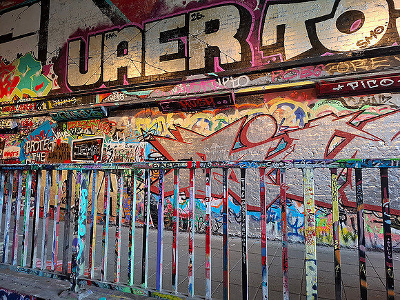 GRAFFITI TUNNEL LONDON