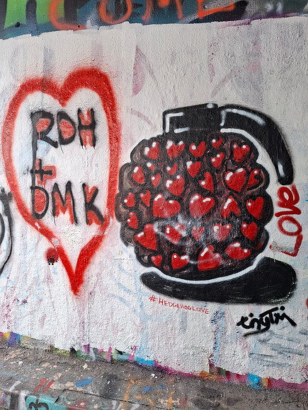 EXPLOSION OF LOVE