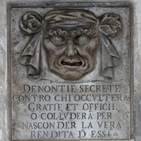 LA BOUCHE AUX SECRETS