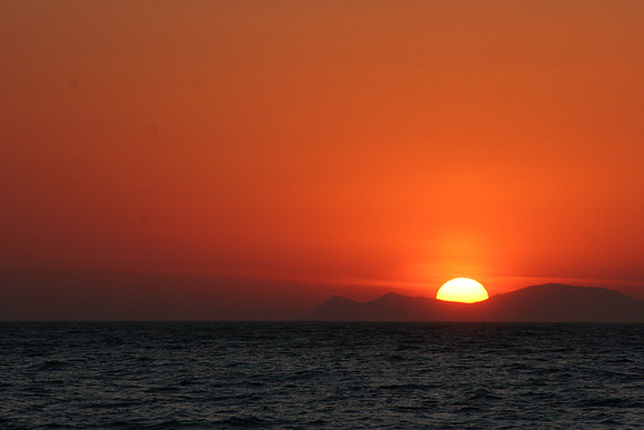 COUCHER DE SOLEIL SUR LA CALDÉRA